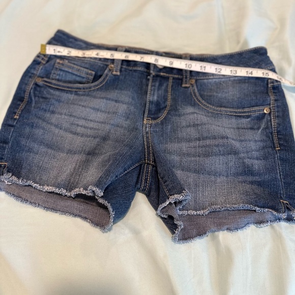 SO Shortie Denim Shorts Sz: 9 Cutoff Raw Hem. 5 Pocket. Stretch. Dark Wash. - Picture 3 of 13